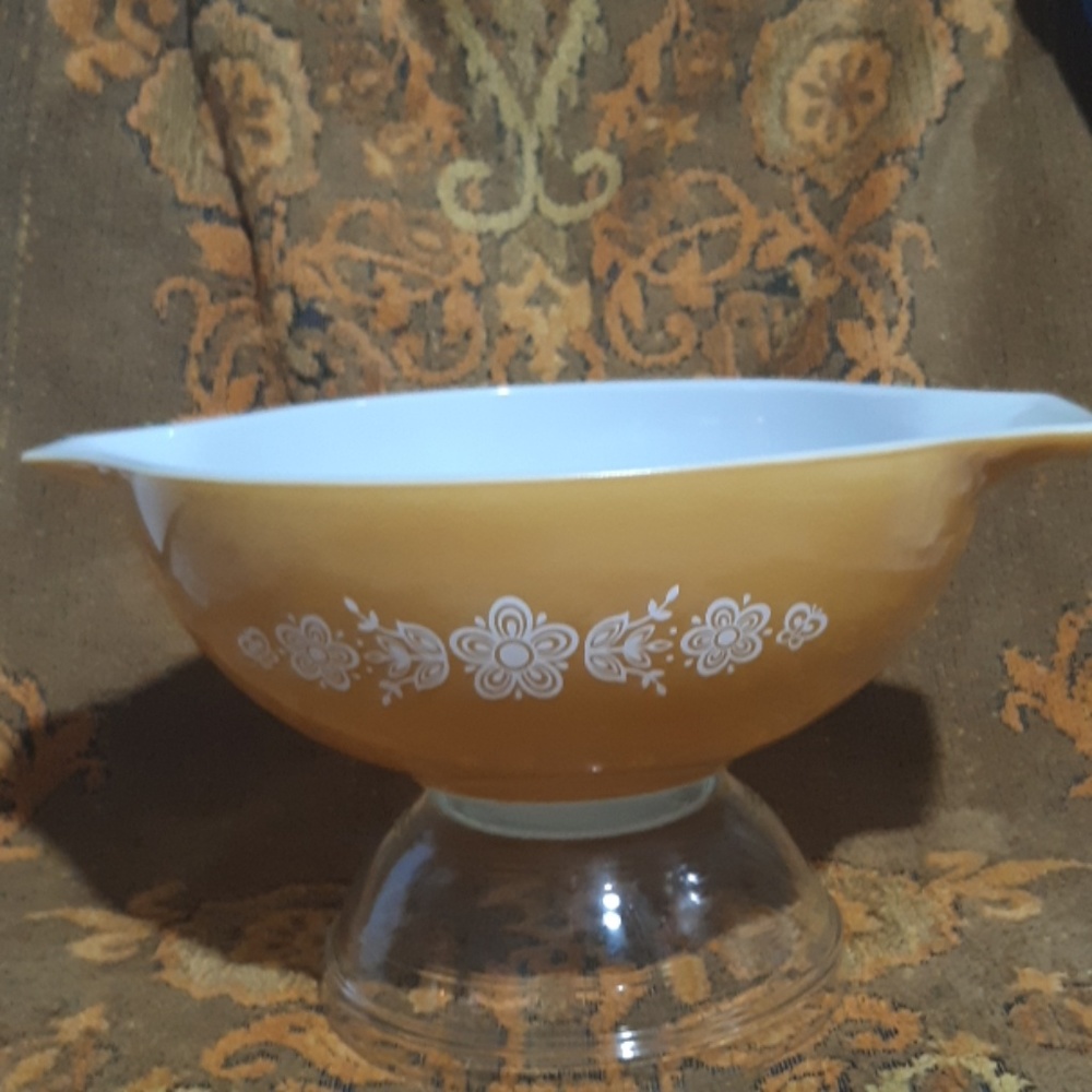 Pyrex Vintage Butterfly Gold 4 quart